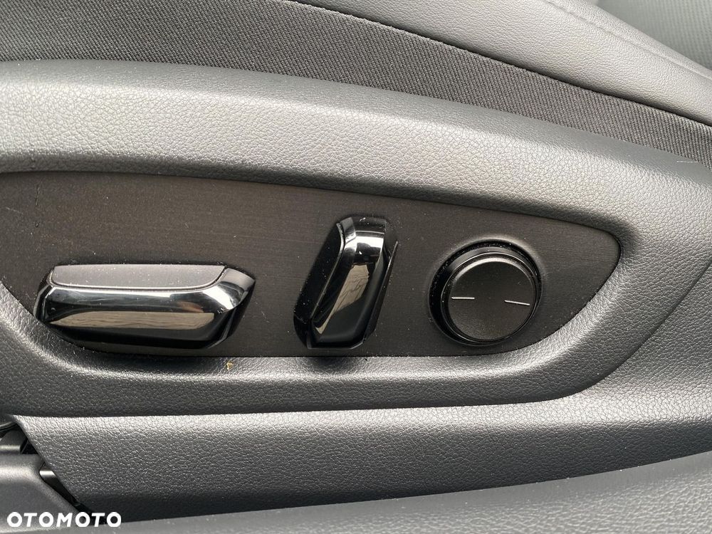 Lexus ES 300h F Sport Design - 16