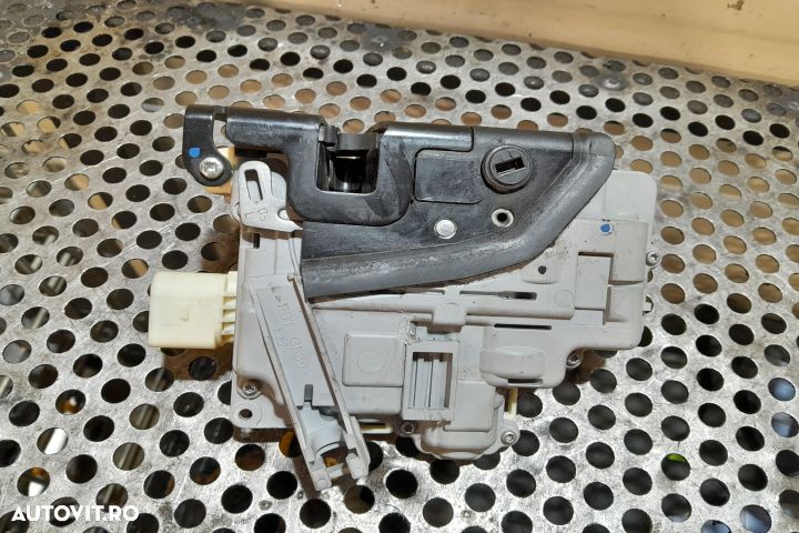 Broasca usa spate stanga 3C4839015A Volkswagen VW Passat B6 [2005 - 2 - 3