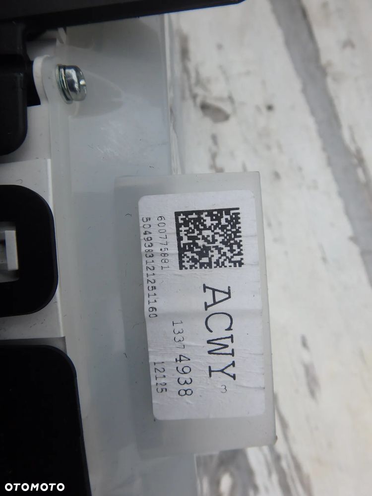 Licznik 13374938 Opel Zafira C 1.4T - 2