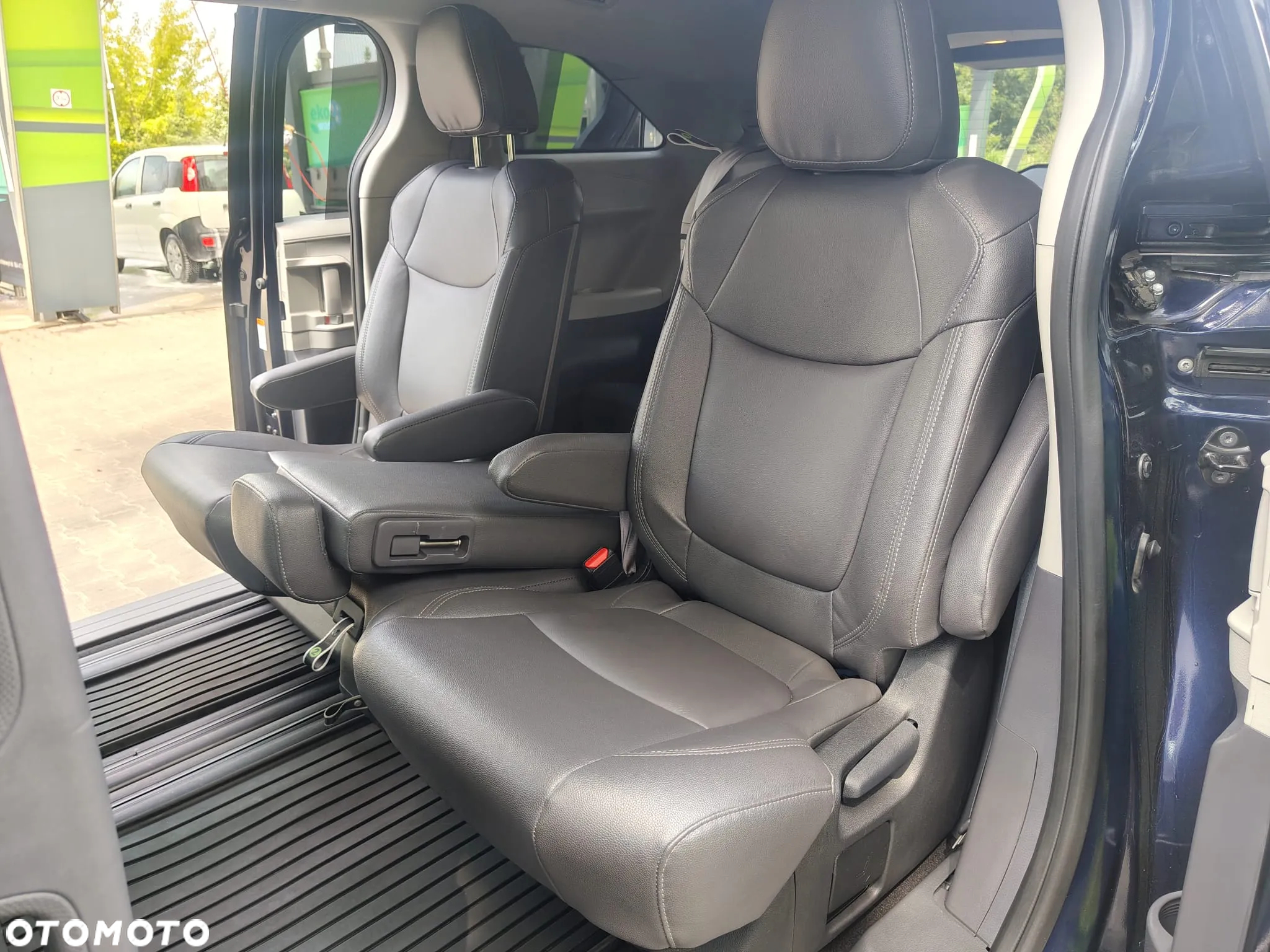 Toyota Sienna - 24
