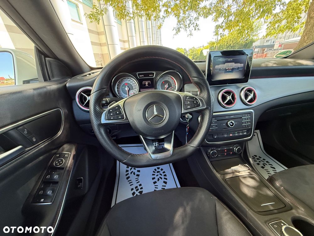 Mercedes-Benz CLA 180 7G-DCT AMG Line - 16