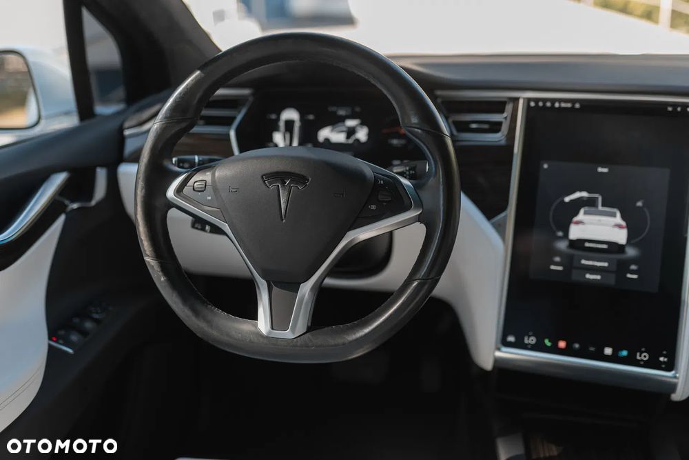 Tesla Model X 75 D - 13