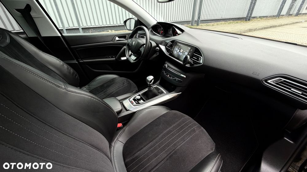 Peugeot 308 PureTech 130 GPF Black Edition - 22