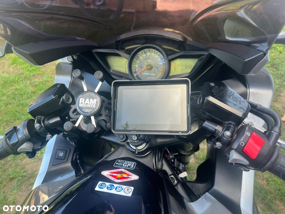 Honda VFR - 15