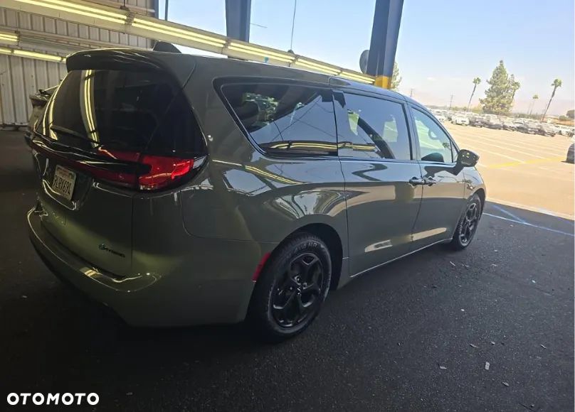 Chrysler Pacifica - 4