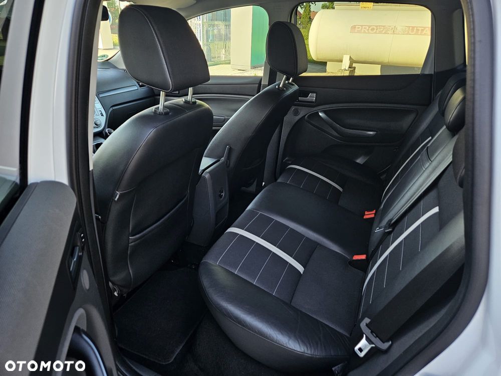 Ford Kuga 2.0 TDCi 2x4 Champions Edition - 13