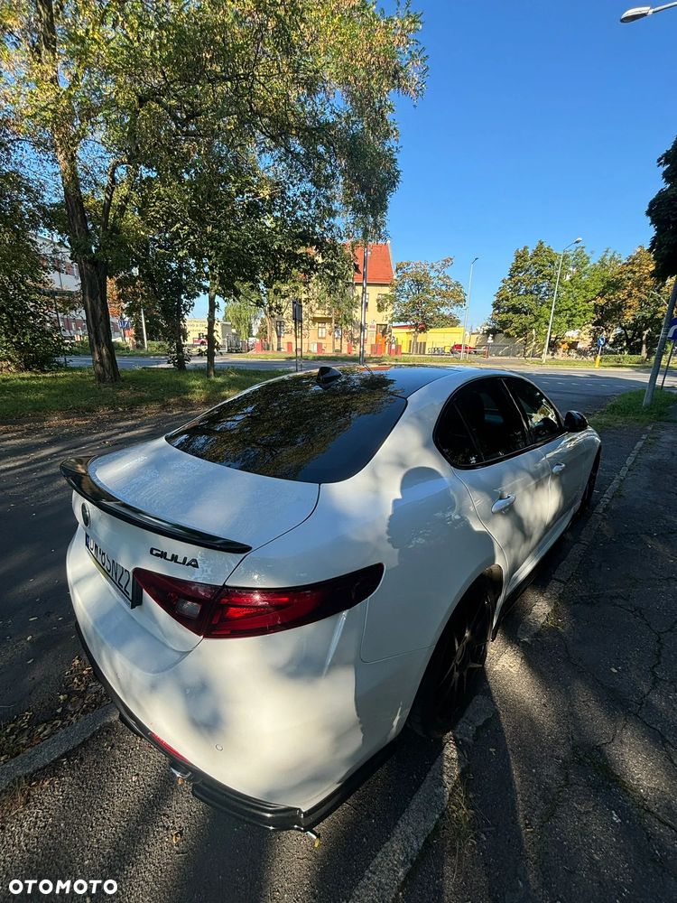 Alfa Romeo Giulia 2.0 Turbo 16V AT8 Veloce - 14