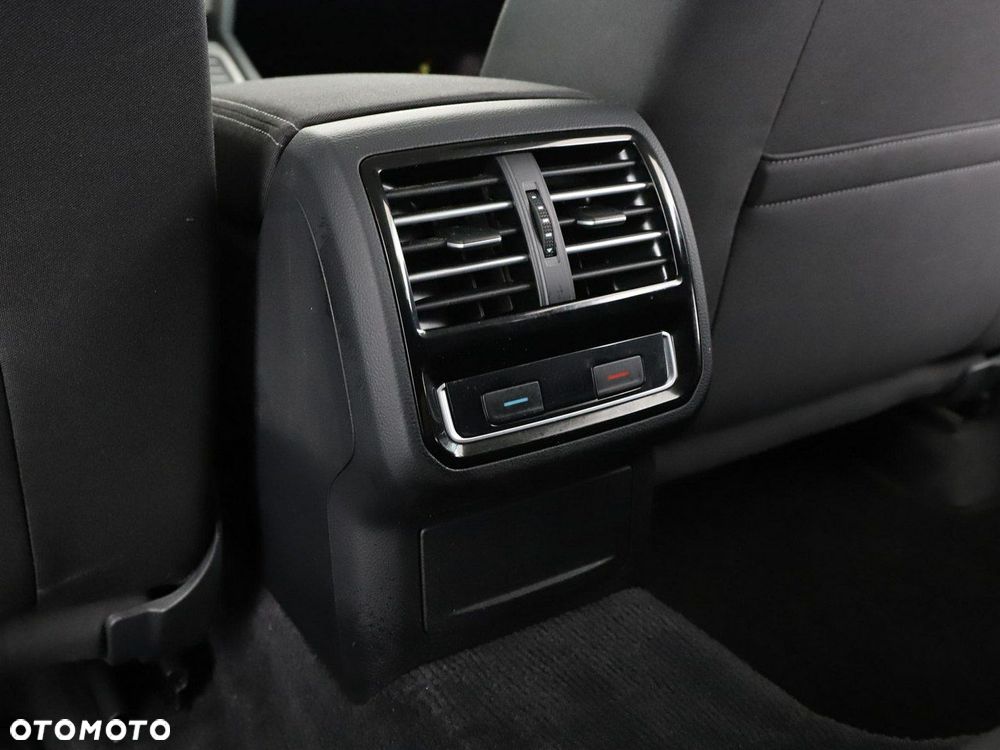 Volkswagen Passat - 34