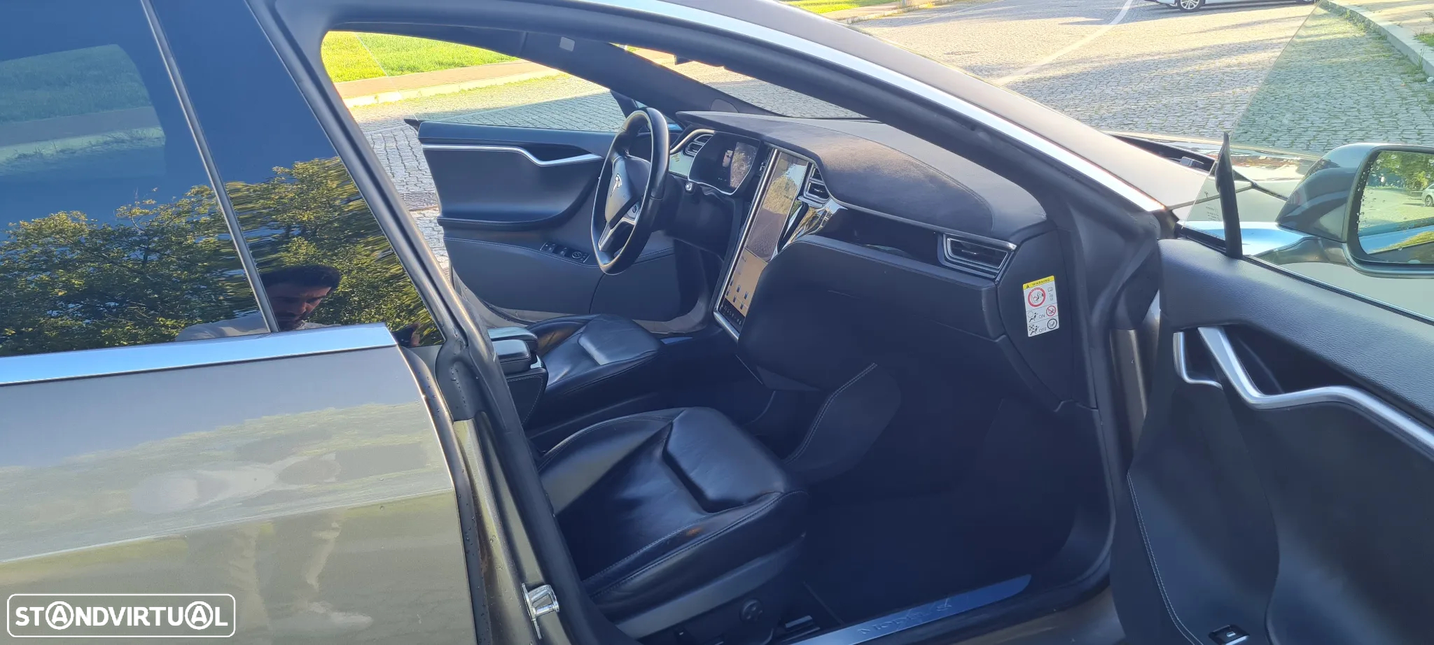 Tesla Model S - 9