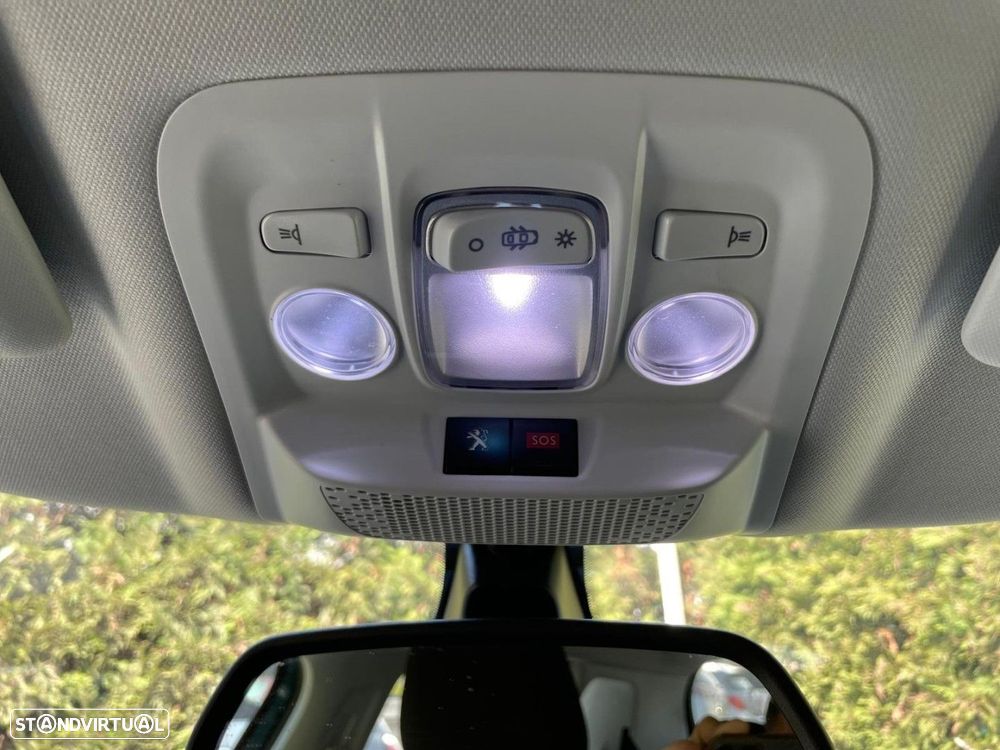 Peugeot 2008 1.2 PureTech Signature EAT6 - 9