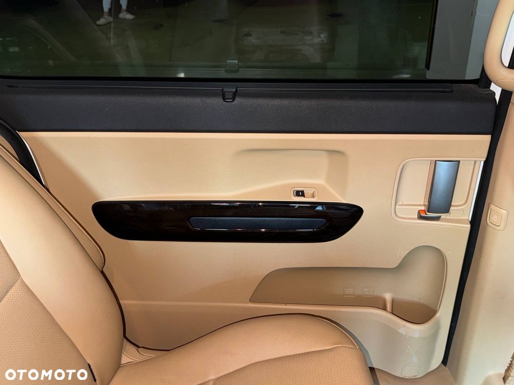 Kia Carnival - 33
