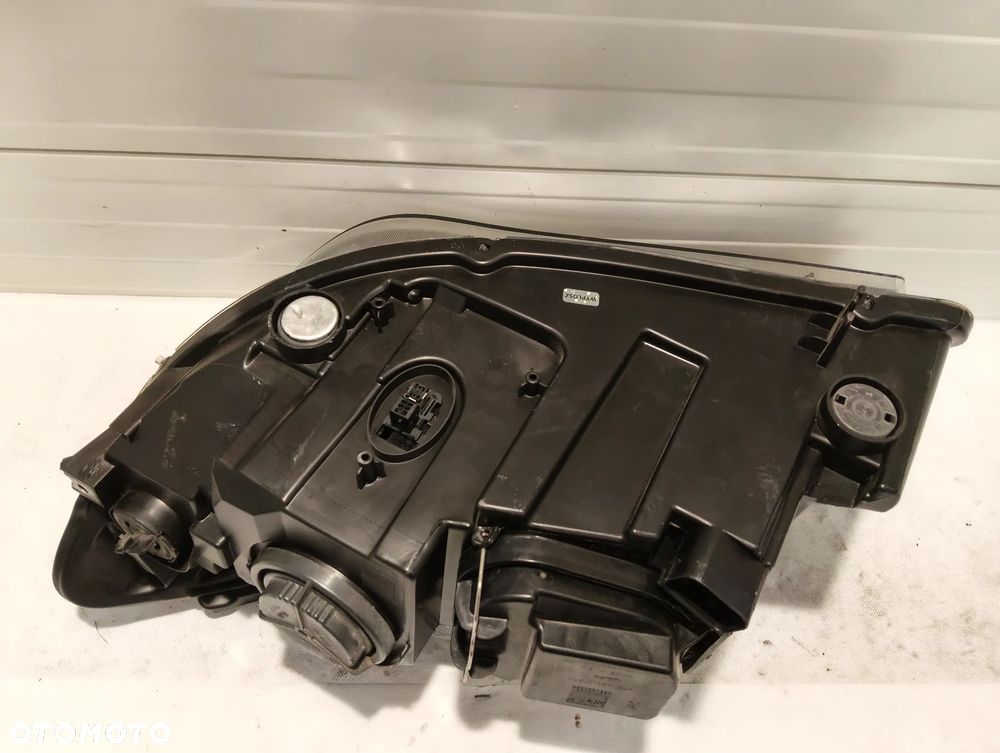 BMW X1 E84 XENION PRZÓD STRONA PRAWA  2990008 - 8