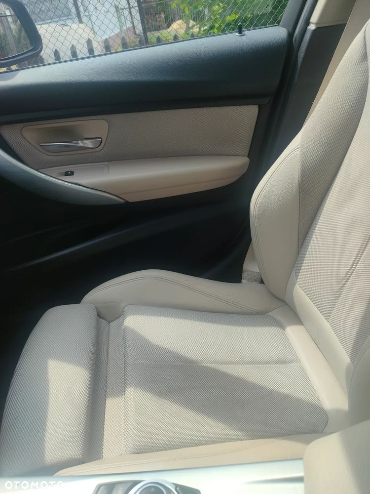 BMW Seria 3 320d Sport Line - 12