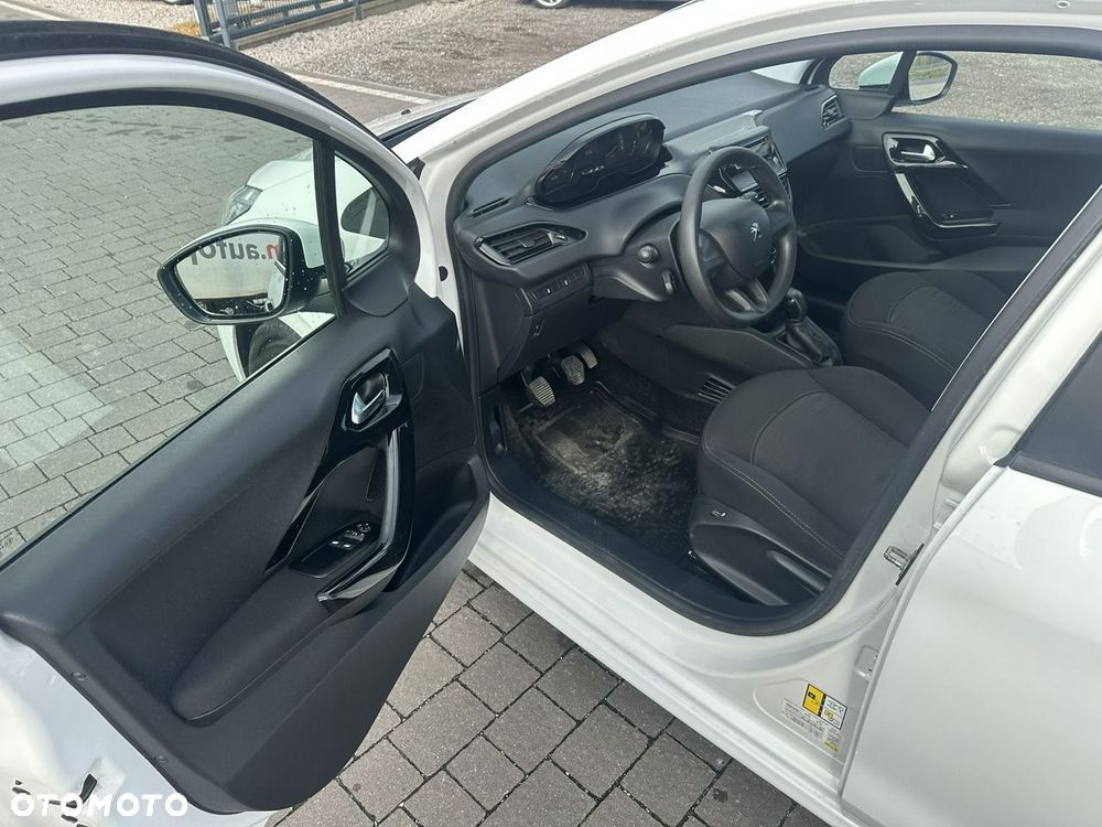 Peugeot 208 - 27