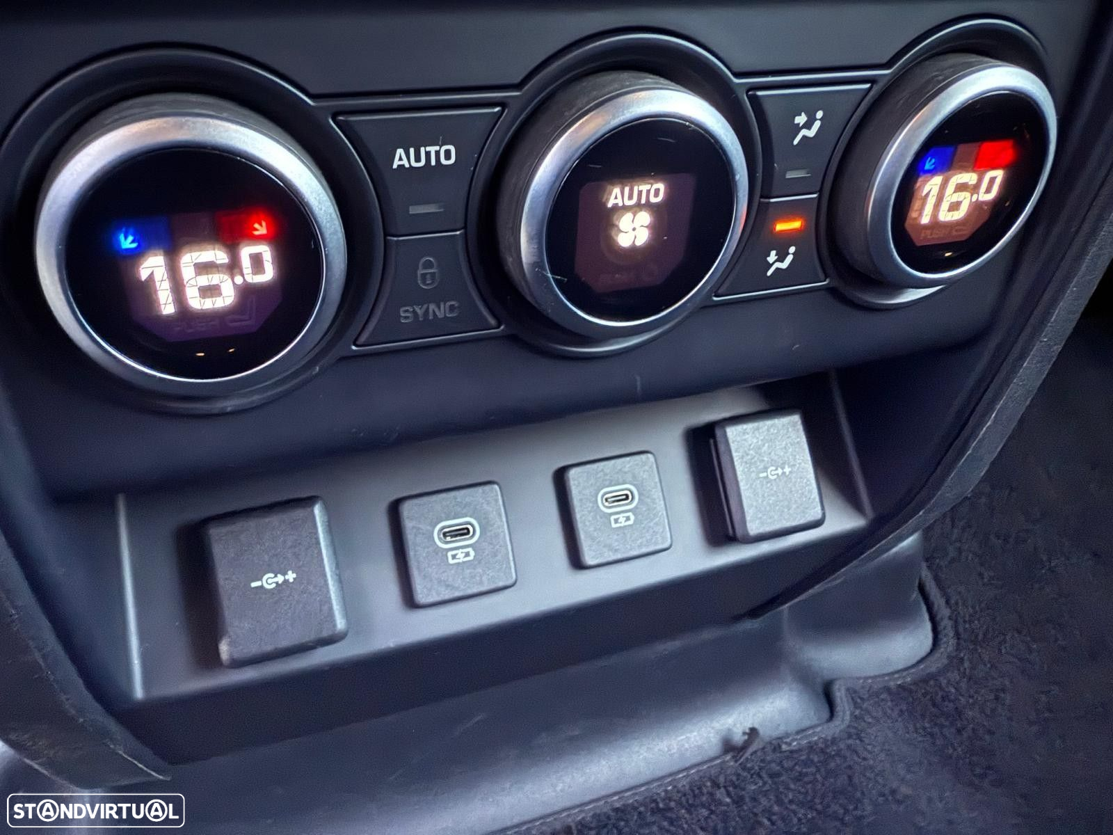 Land Rover Defender 110 D250 X-Dynamic HSE - 51