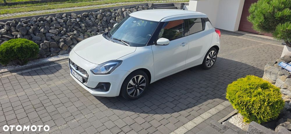 Suzuki Swift 1.2 Premium Plus CVT - 3