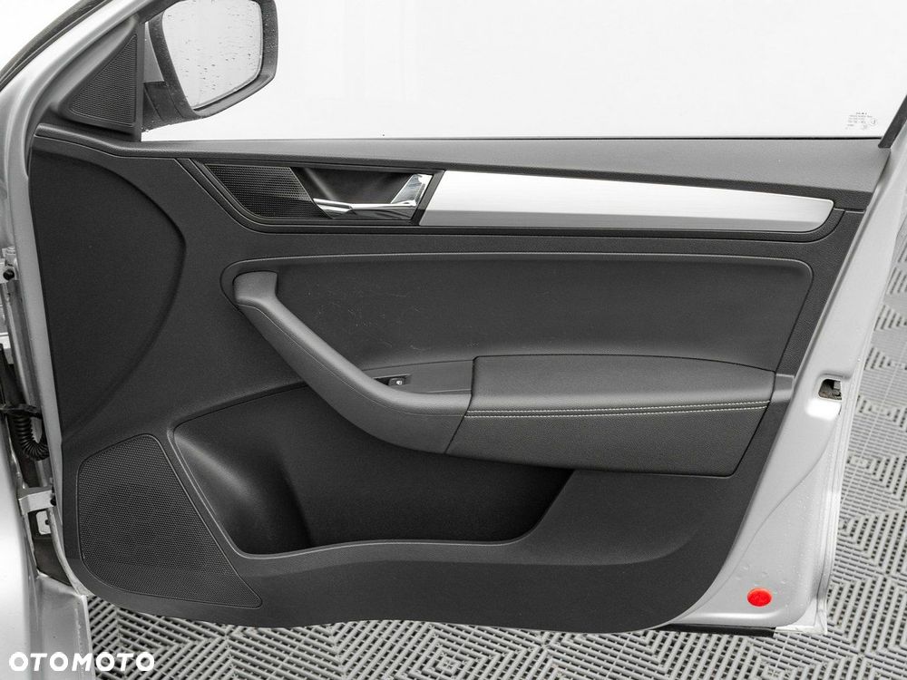 Skoda RAPID Spb 1.0 TSI Ambition - 32