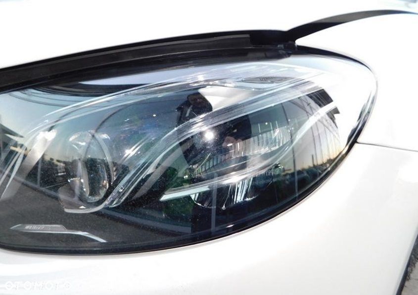 Mercedes-Benz Klasa E 220 d 4-Matic 9G-TRONIC - 36