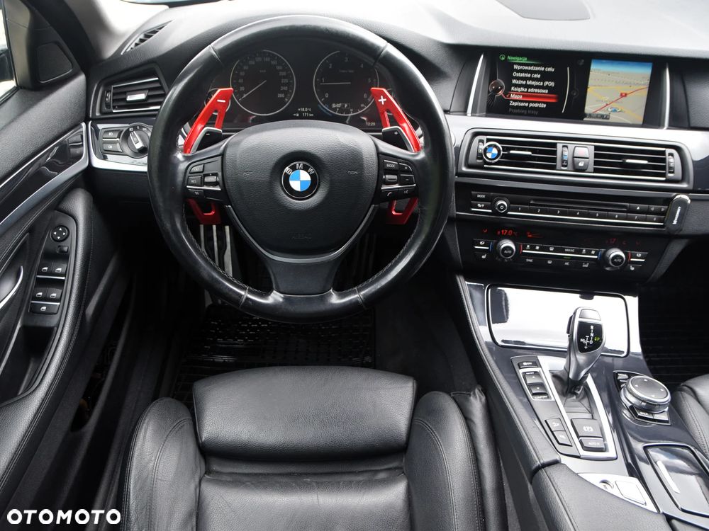 BMW Seria 5 525d xDrive - 17