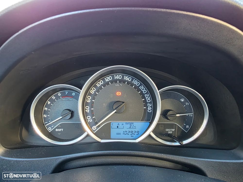 Toyota Auris Touring Sports 1.33 VVT-i Exclusive +Navi - 25
