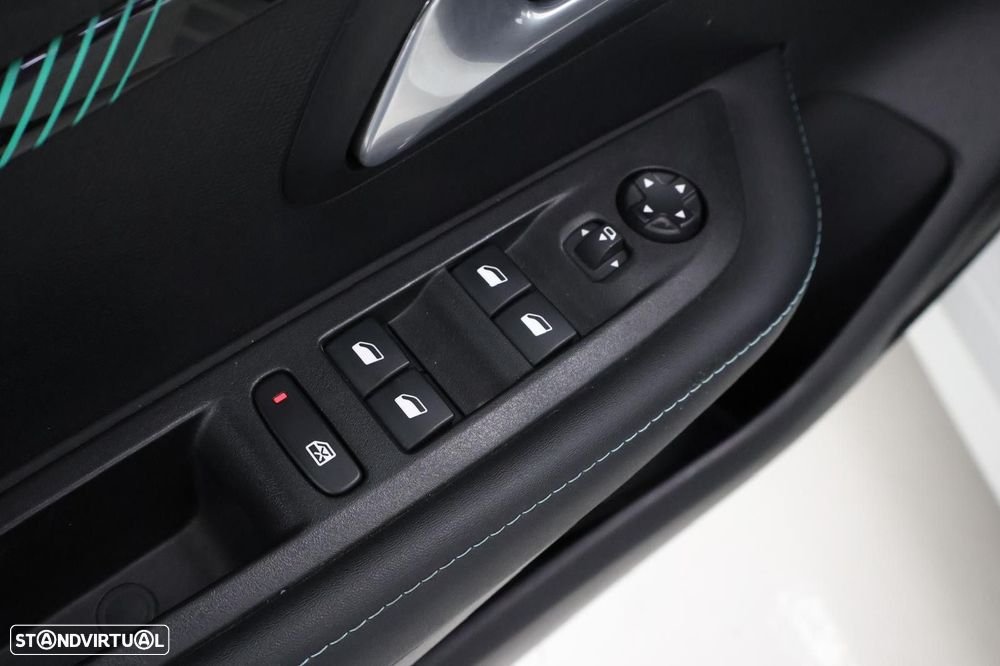 Peugeot 208 1.2 PureTech Allure - 11