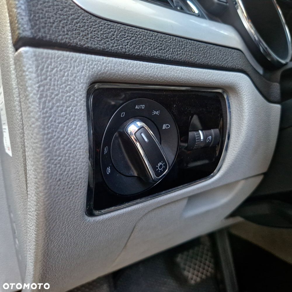 Skoda Superb 2.0 TDI PD DSG Comfort - 11
