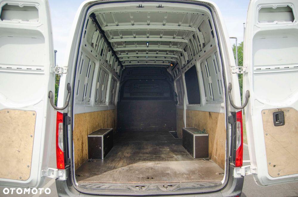 Mercedes-Benz Sprinter - 13