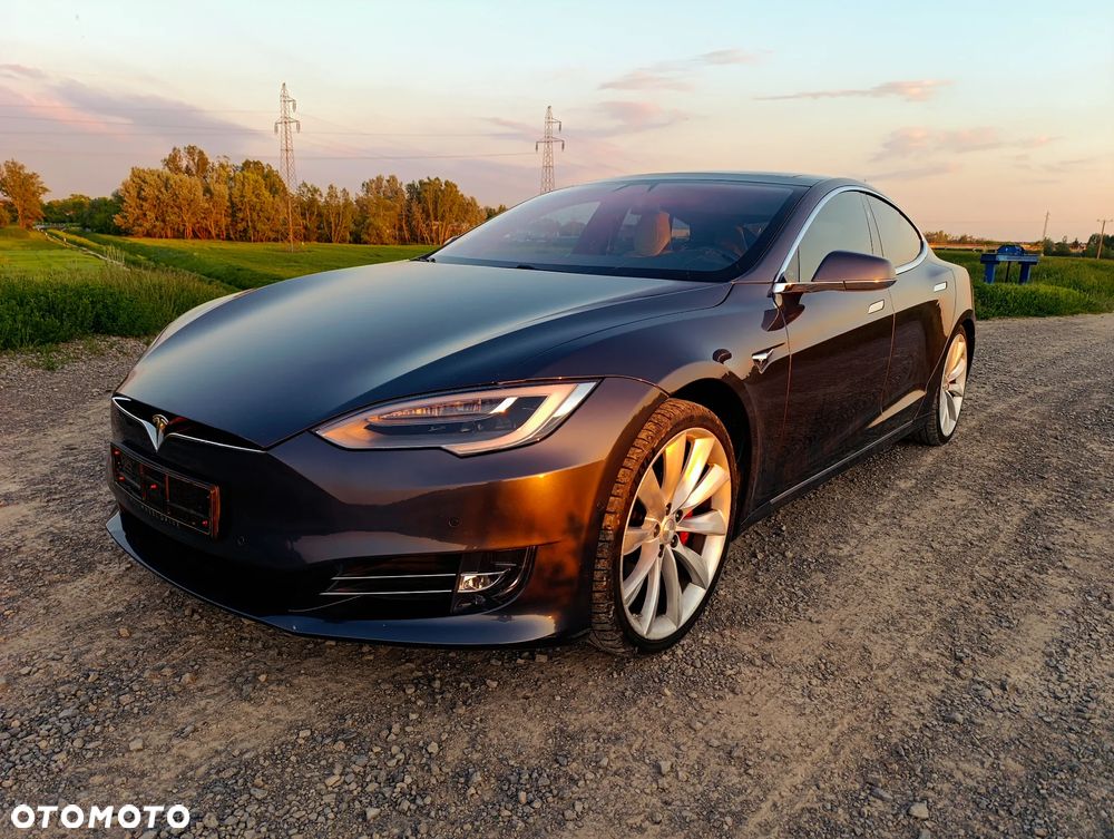 Tesla Model S - 25