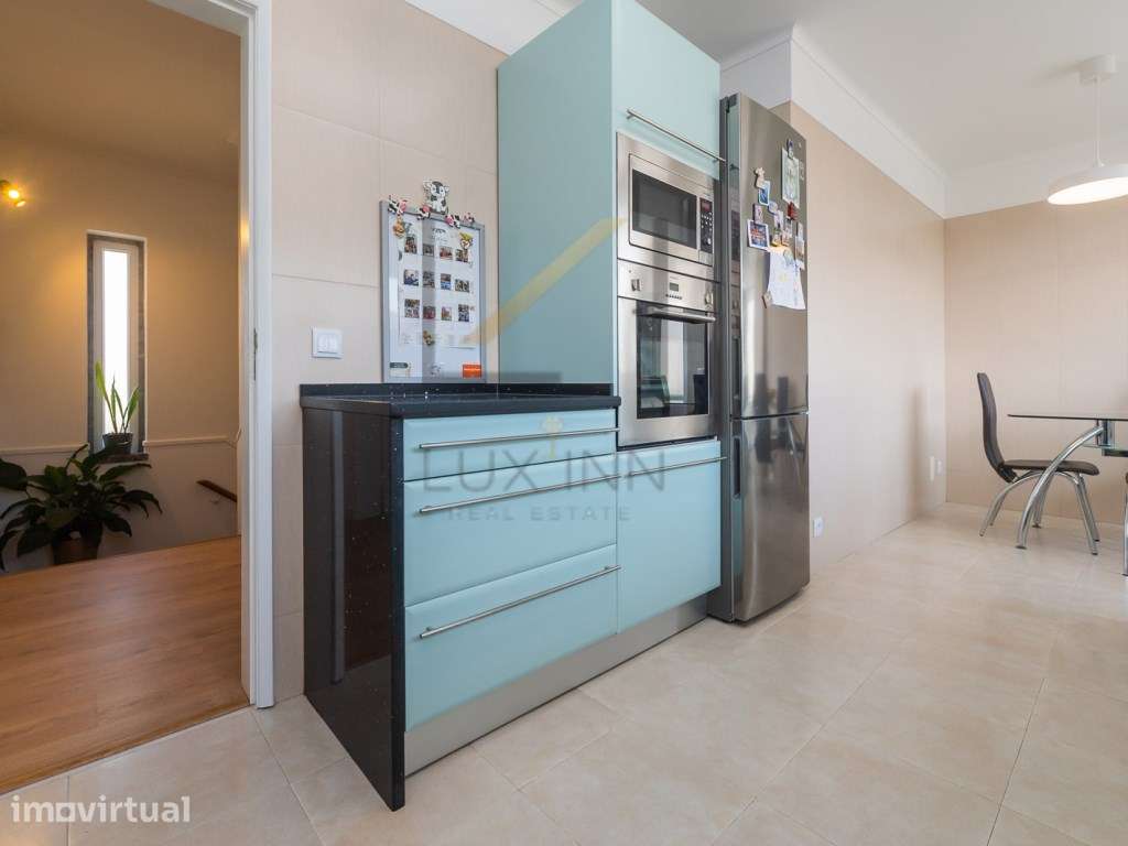 Andar de Moradia T2 + 1 Duplex Remodelado com Cave, Garagem Box e L... - Grande imagem: 4/16