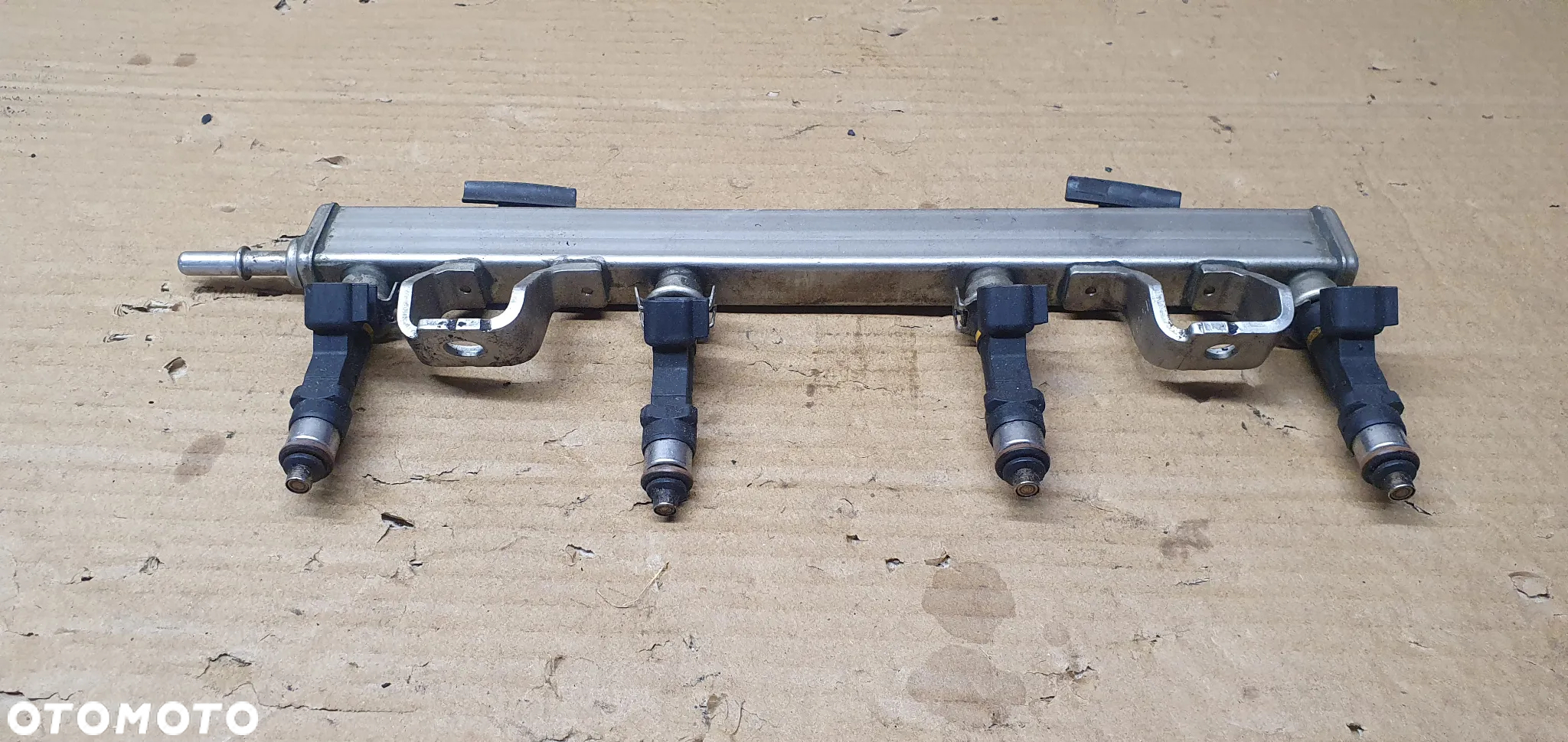 Listwa wtryskowa wtryski Mazda 6 1.8 2.0 16V 6M8G-9D280-AA - 2