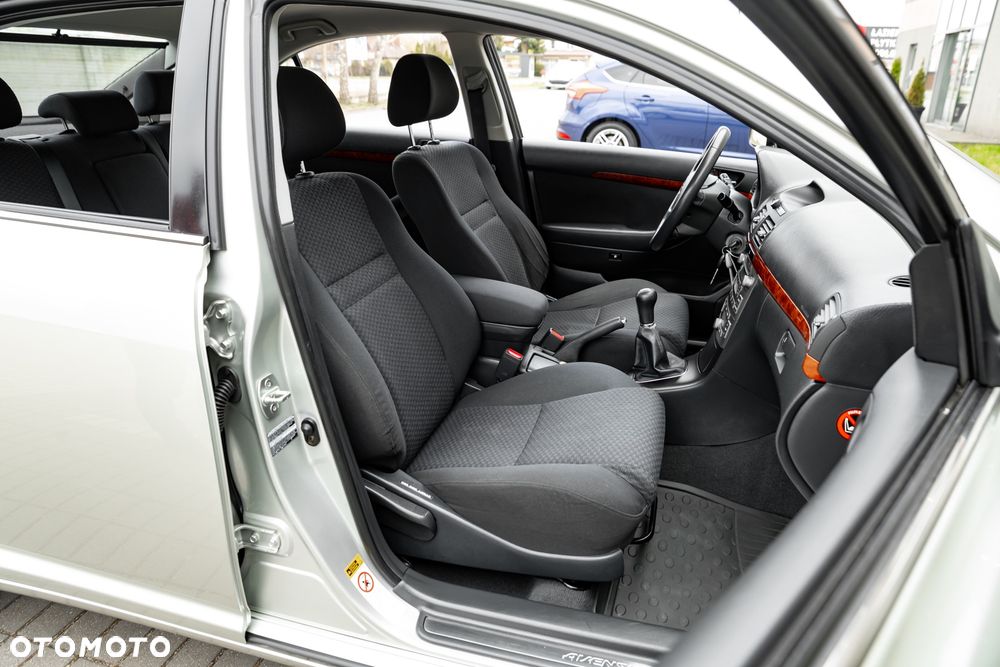 Toyota Avensis 1.8 VVT-i Executive - 24