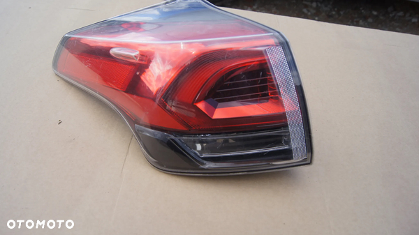 TOYOTA RAV4 IV LIFT LAMPA TYL TYLNA LEWA 81560-42201