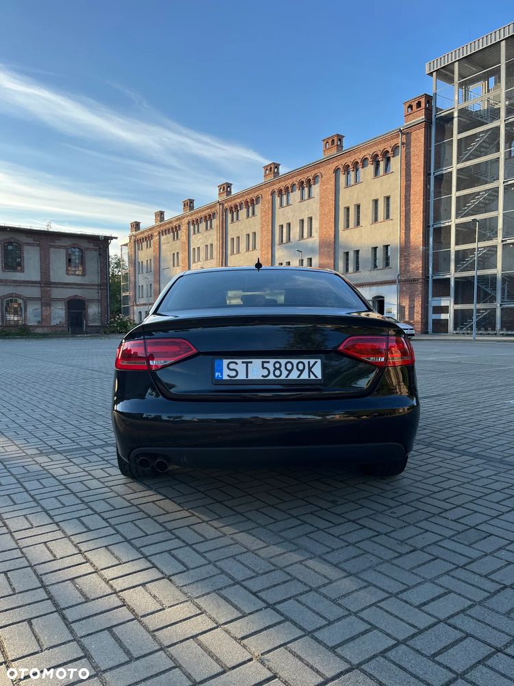 Audi A4 Limousine - 3
