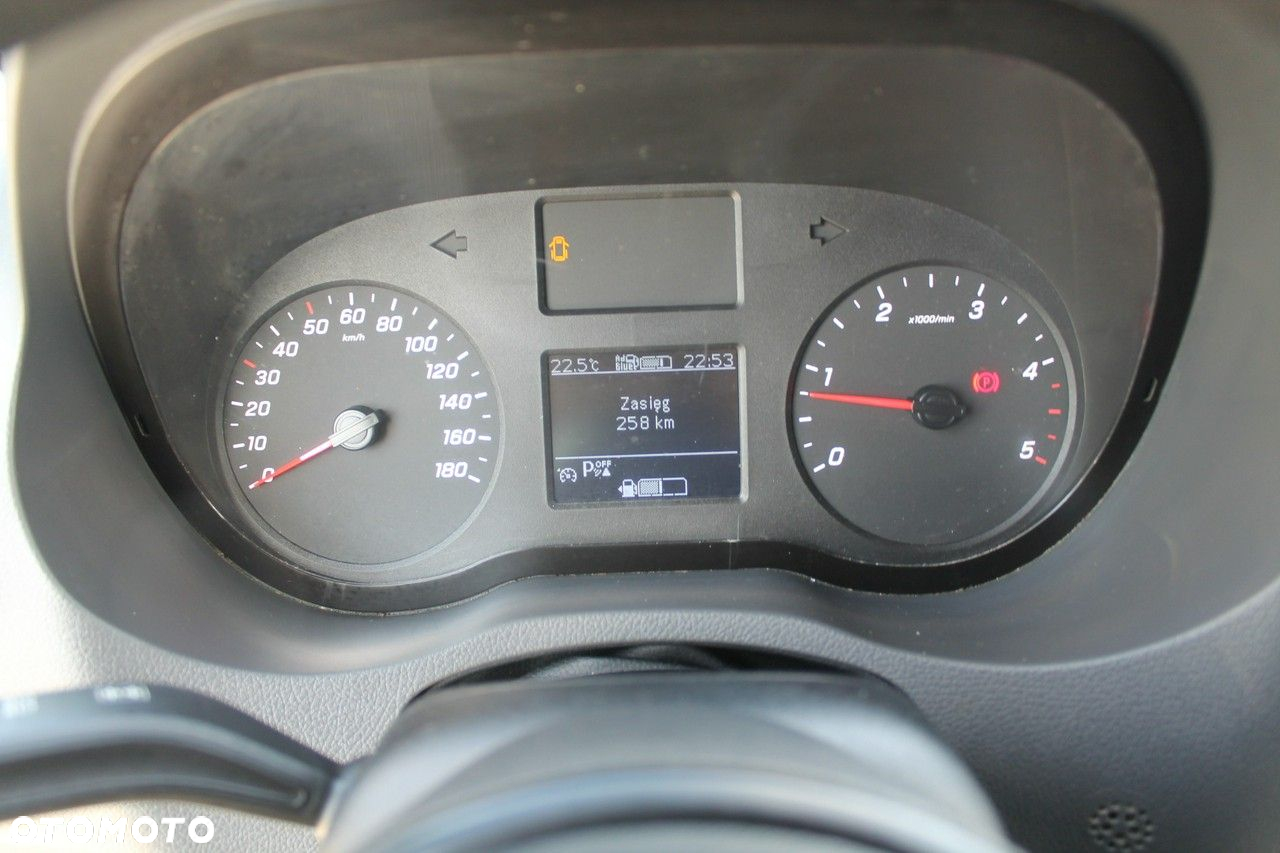 Mercedes-Benz Sprinter - 11