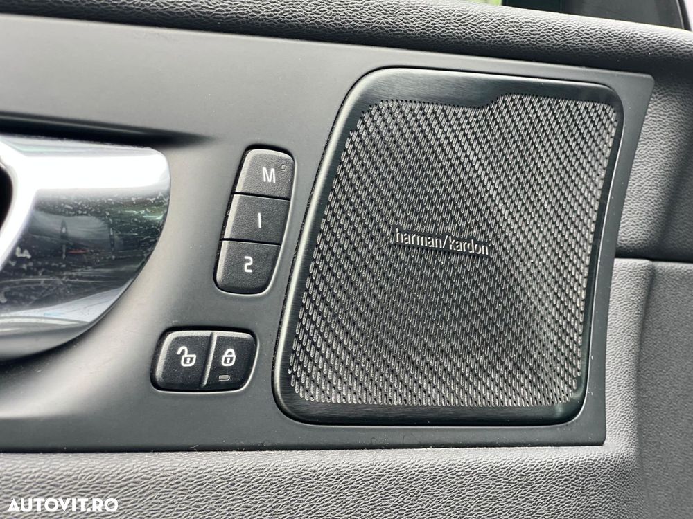 Volvo XC 60 D4 R-Design - 11