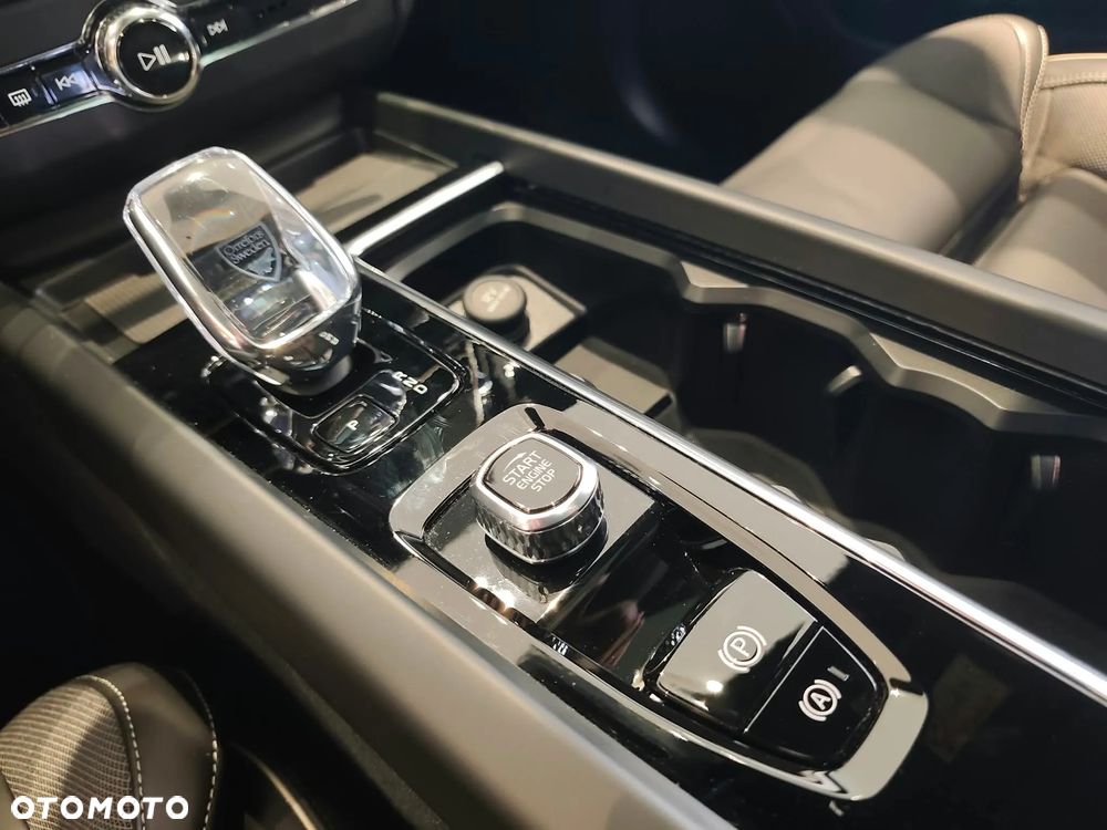 Volvo XC 60 T8 Plug-In Hybrid AWD Ultimate Black Edition - 28