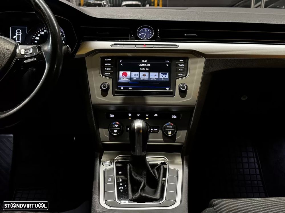 VW Passat Variant 1.6 TDI Confortline DSG - 19