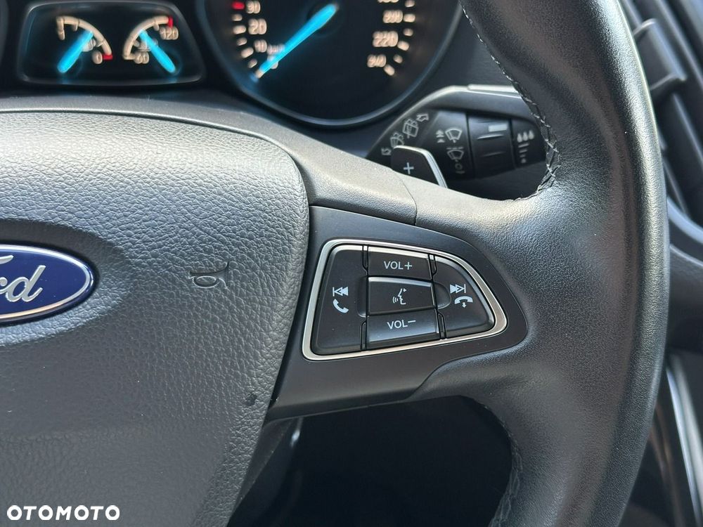Ford Kuga - 36