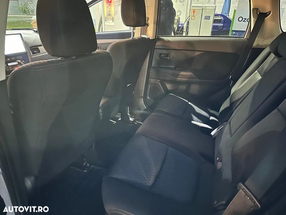 Mitsubishi Outlander - 1