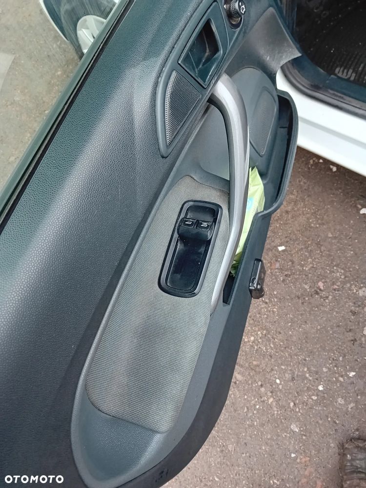 Ford Fiesta 1.6 TDCi DPF Trend - 11