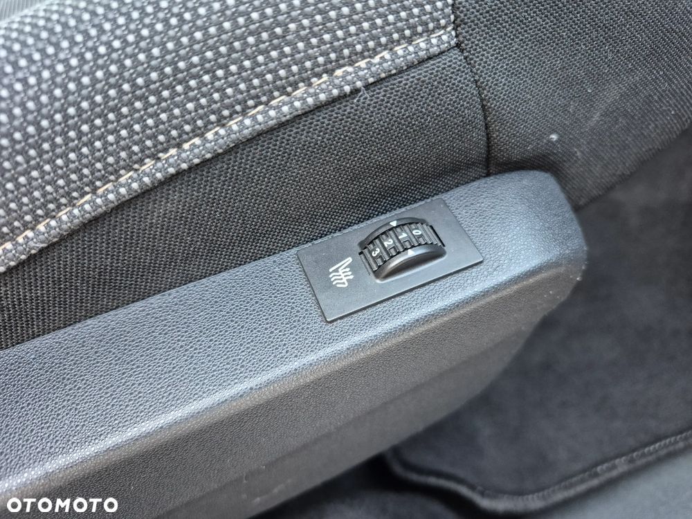 Kia Ceed - 24