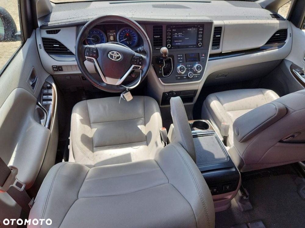 Toyota Sienna - 10