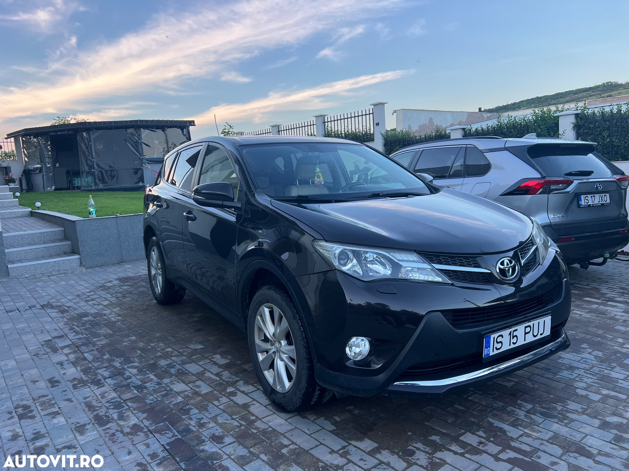 Toyota RAV4 2.2 D-4CAT 4WD Aut Luxury 18" - 8
