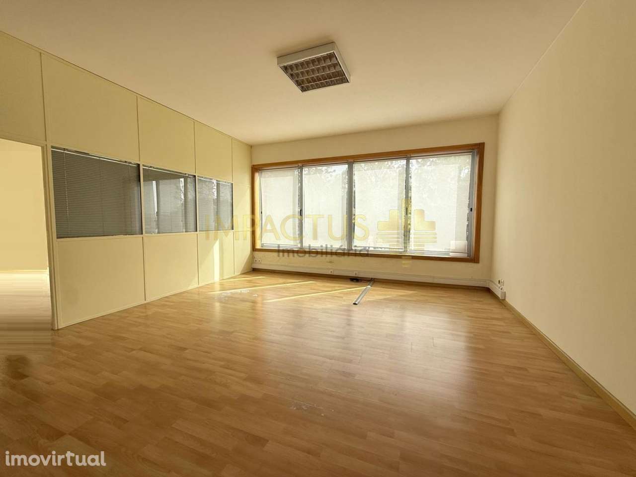 Escritórios na Zona Industrial - Grande imagem: 5/6