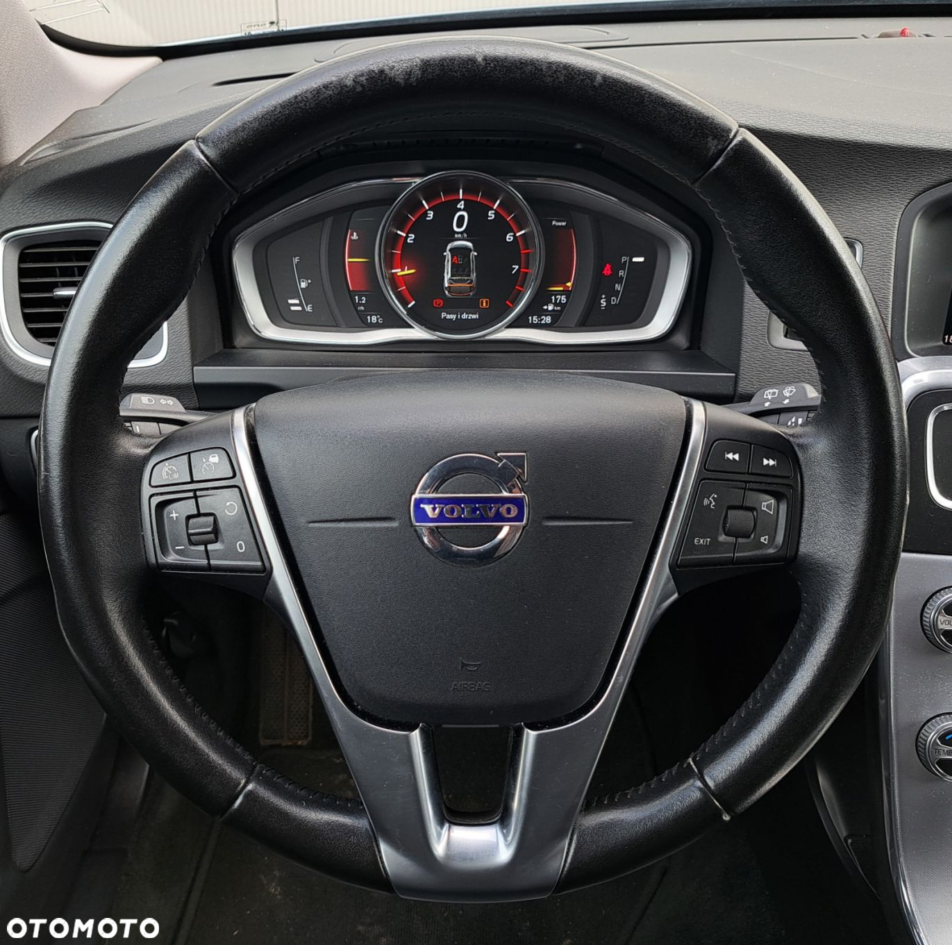 Volvo V60 Cross Country - 15