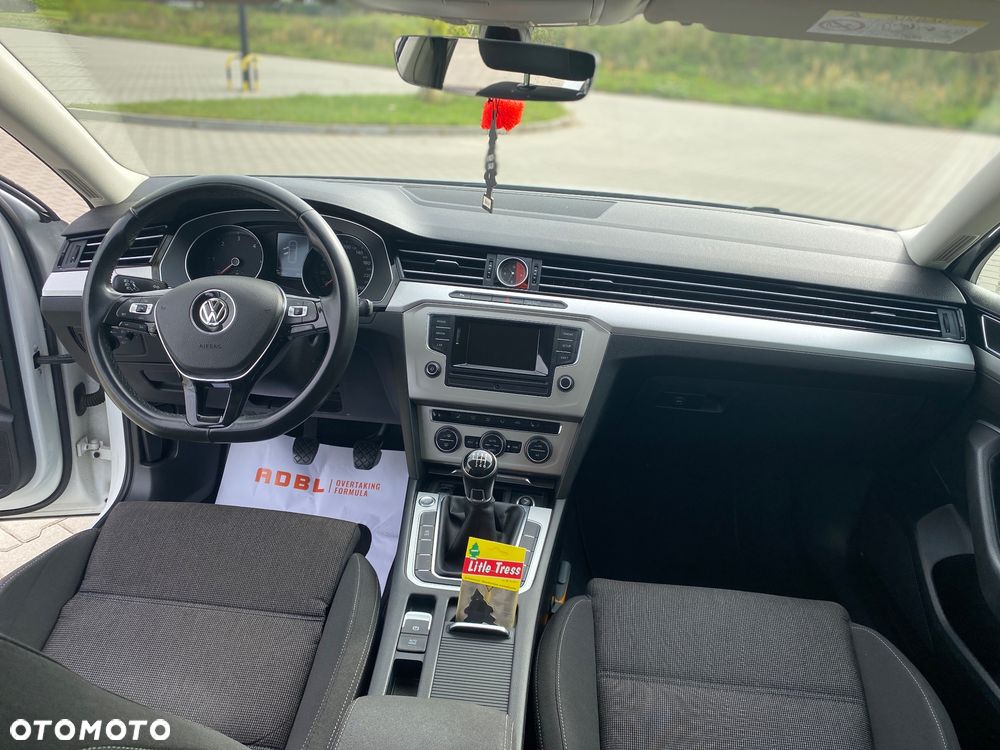 Volkswagen Passat 1.6 TDI BMT Comfortline - 11