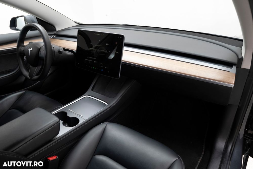 Tesla Model 3 - 12