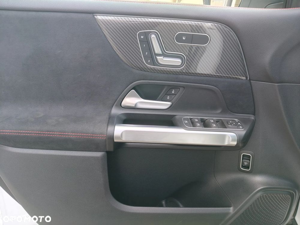 Mercedes-Benz GLB 200 d AMG Line 8G-DCT - 12