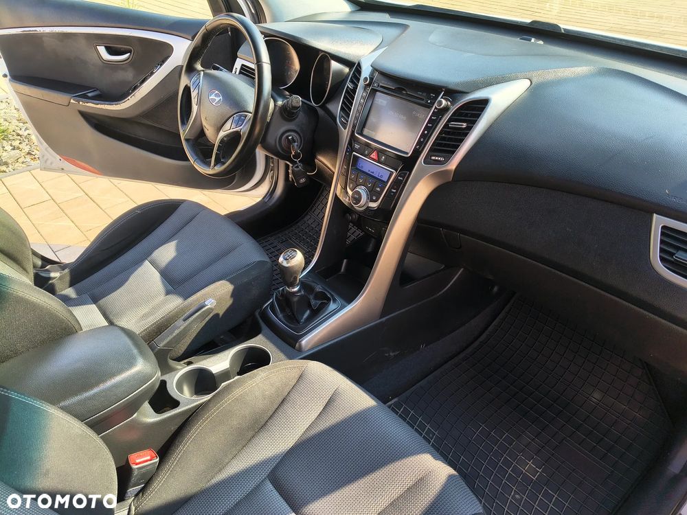 Hyundai i30 1.6 CRDi Comfort EU5 - 10
