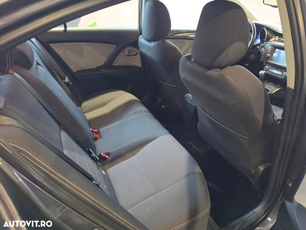 Toyota Avensis - 25